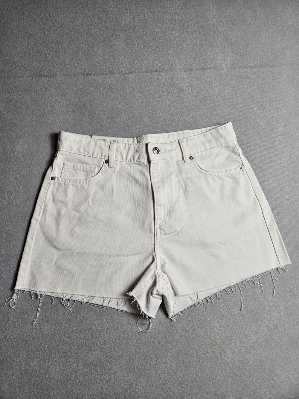 H&M High Waist White Denim Cutoff Shorts Women’s Size 6 NWT